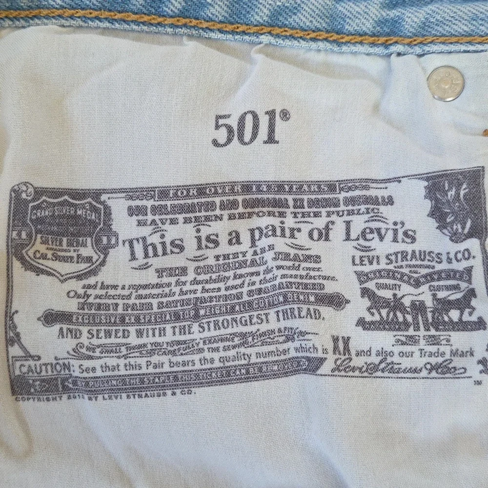 NWOT, Levi's Daisy 501 Cut-off Shorts!